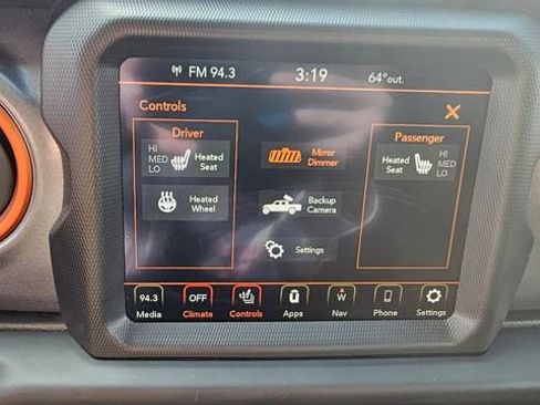 Used 2023 Jeep Gladiator Mojave w/ Cold Weather Group AWD/4WD image 7