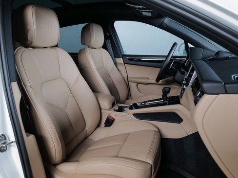 Certified 2026 Porsche Macan AWD/4WD image 11