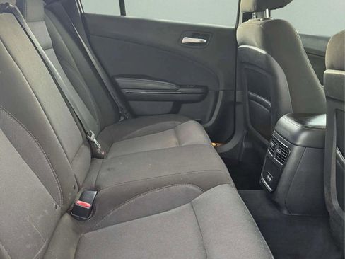 Used 2017 Dodge Charger SE w/ Popular Equipment Group image 9