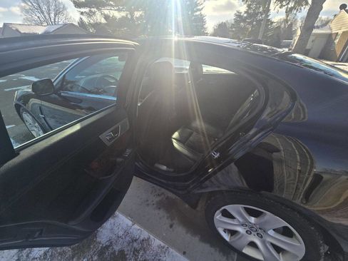 Used 2011 Jaguar XF image 12