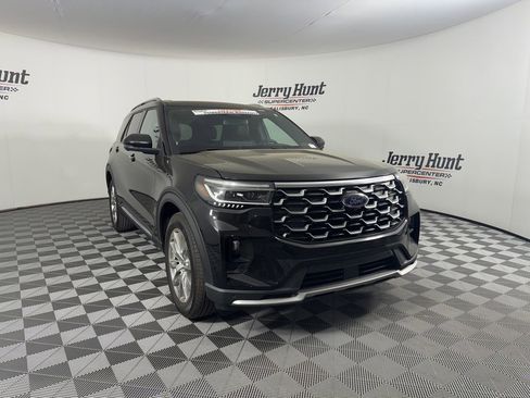 Used 2025 Ford Explorer Platinum RWD image 5