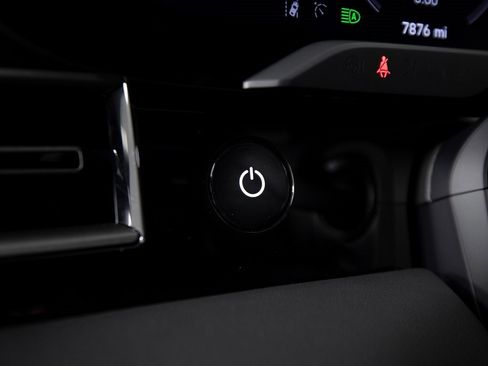 Certified 2025 Porsche Taycan 4S image 24