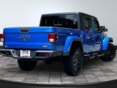 Used 2023 Jeep Gladiator Overland AWD/4WD image 13