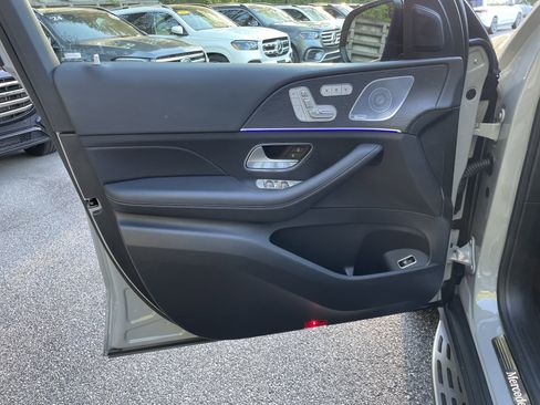 Used 2025 Mercedes-Benz GLS 450 4MATIC image 33