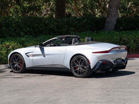 Used 2023 Aston Martin V8 Vantage Roadster image 5