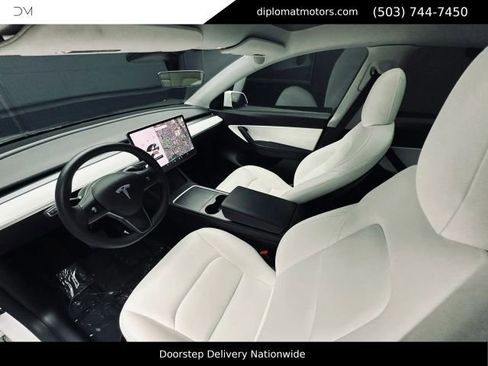 Used 2021 Tesla Model Y Long Range AWD/4WD image 17
