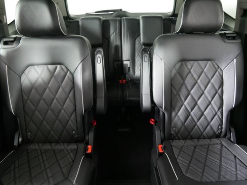 Used 2025 Volkswagen Atlas SEL Premium R-Line image 13