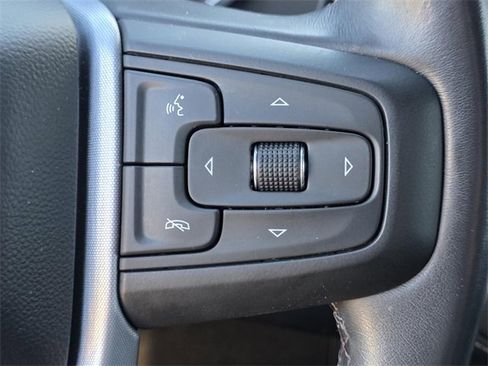 Used 2023 GMC Yukon XL SLT image 27