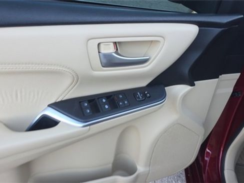 Used 2017 Toyota Camry XLE w/ Moonroof Package image 11