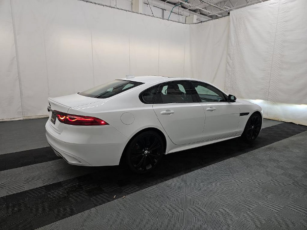 Used 2024 Jaguar XF R-Dynamic SE RWD image 4