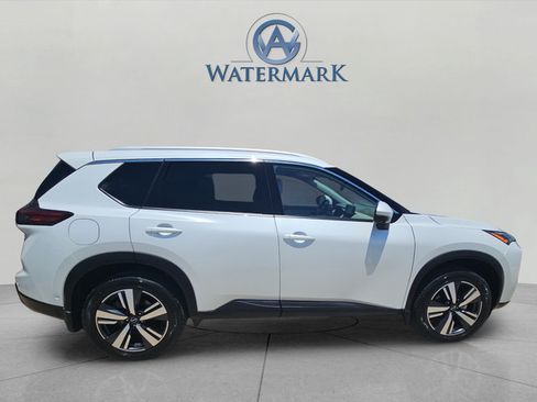 Used 2025 Nissan Rogue SL AWD/4WD image 6