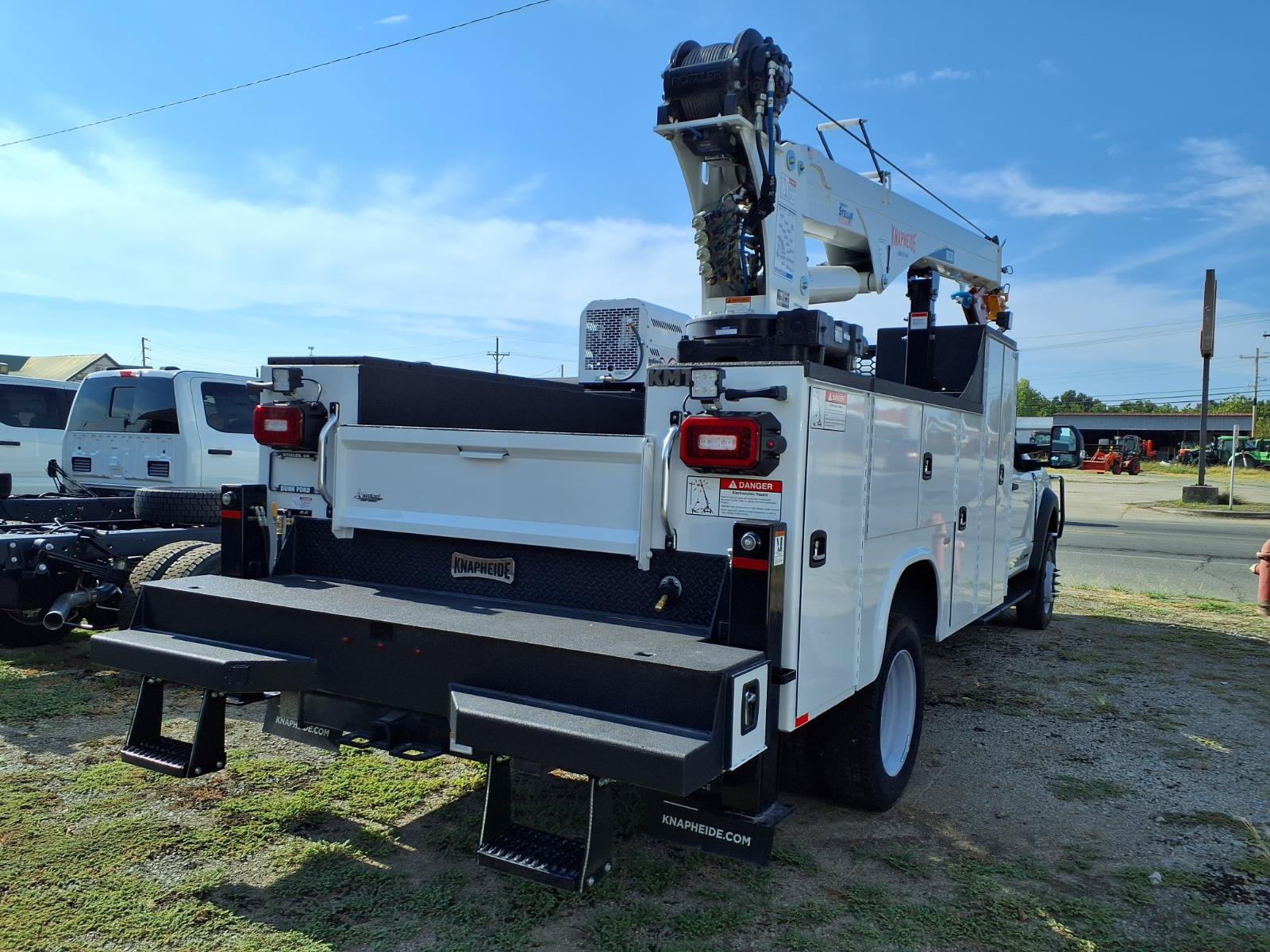 New 2026 Ford F550 4x4 Supercab Super Duty w/ XLT Value Package image 2