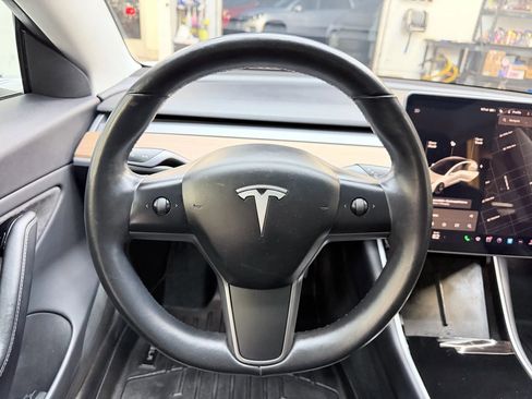 Used 2018 Tesla Model 3 Long Range image 16