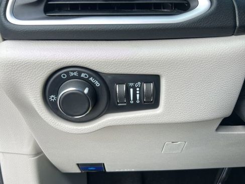 Used 2023 Chrysler Voyager LX image 13