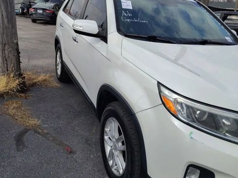 Used 2015 Kia Sorento LX image 3