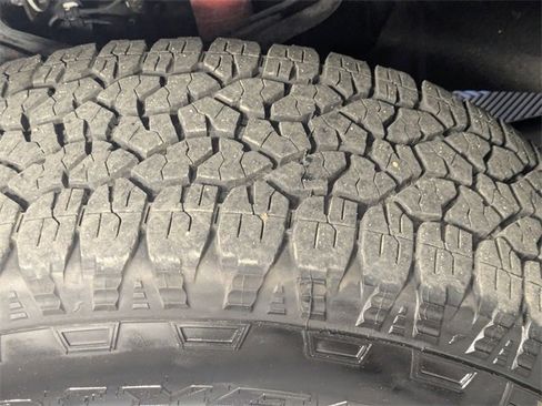 Used 2025 Chevrolet Silverado 2500 Custom w/ Custom Value Package image 9