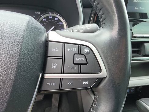 Used 2022 Toyota Highlander XLE FWD image 21