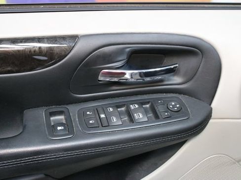 Used 2017 Dodge Grand Caravan SE w/ Power Window Group FWD image 17