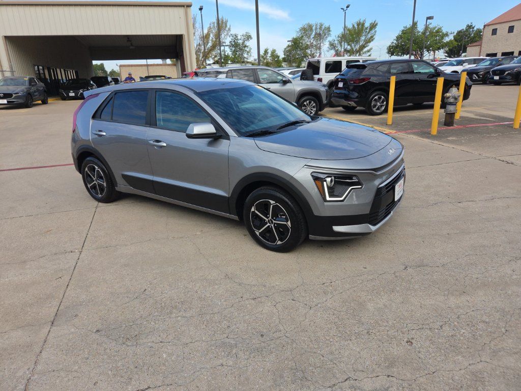 Used 2025 Kia Niro LX FWD image 6