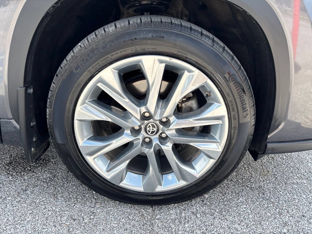 Used 2024 Toyota Highlander Limited AWD/4WD image 14