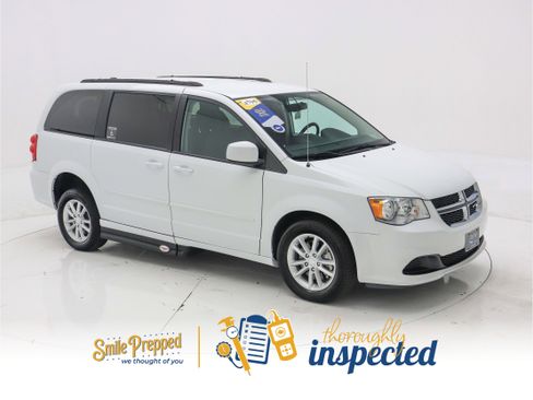 Used 2016 Dodge Grand Caravan SXT w/ UConnect Hands-Free Group image 3