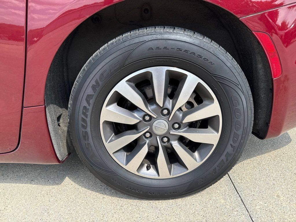 Used 2020 Chrysler Pacifica Touring-L Plus FWD image 58