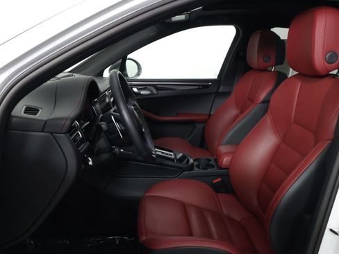Certified 2026 Porsche Macan Turbo AWD/4WD image 5