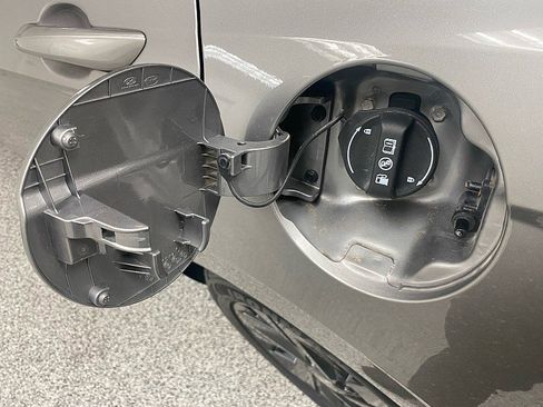 Used 2021 Hyundai Elantra SEL image 5