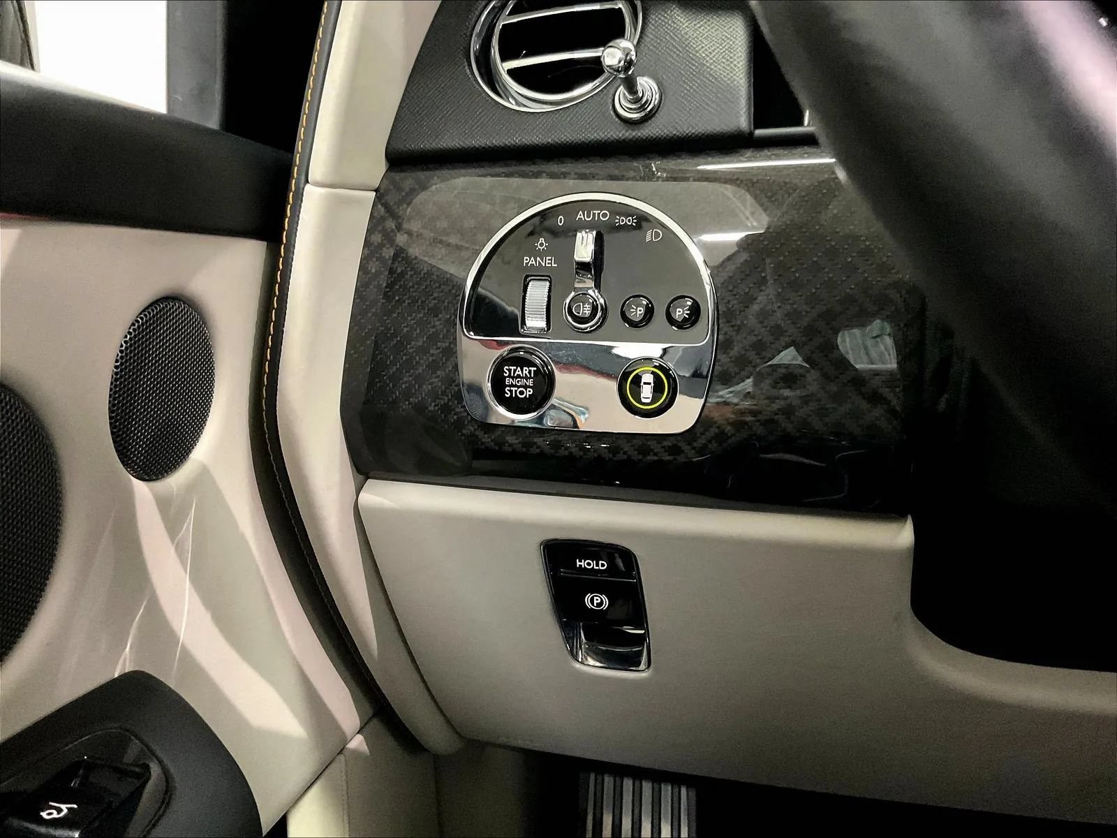 Used 2021 Rolls-Royce Cullinan Black Badge AWD/4WD image 25