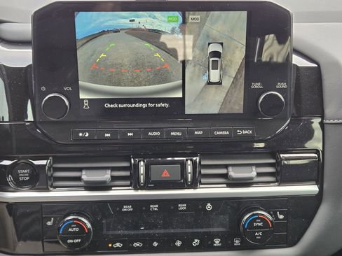 New 2025 Nissan Pathfinder SL image 16