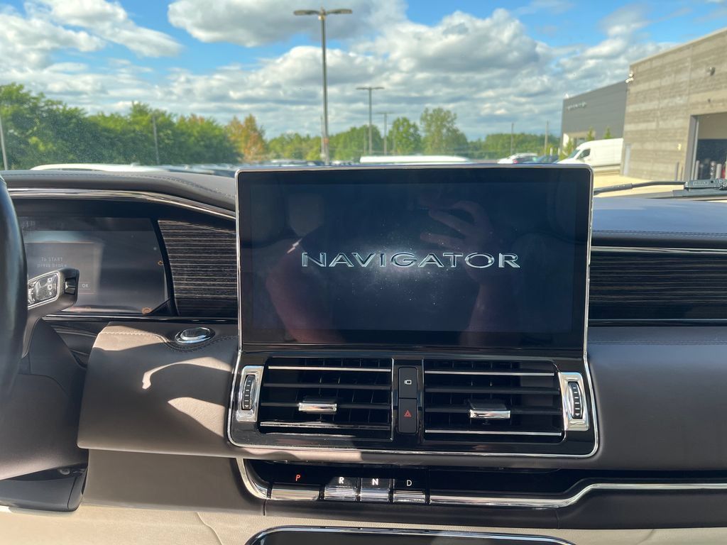 Used 2023 Lincoln Navigator L Black Label AWD/4WD image 17
