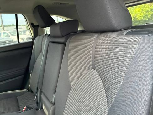 Used 2021 Toyota Highlander L FWD image 6