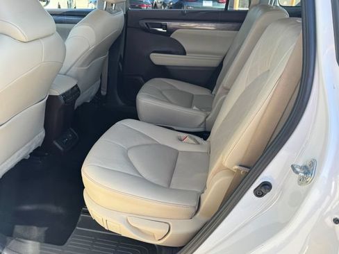 Used 2021 Toyota Highlander Platinum AWD/4WD image 26
