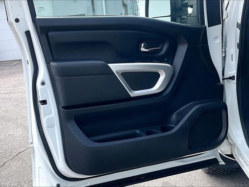 Used 2020 Nissan Titan SV w/ SV Convenience Package image 20