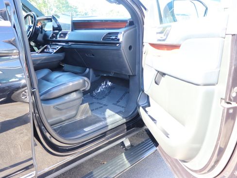 Used 2024 Lincoln Navigator L Premiere 4x4 image 17