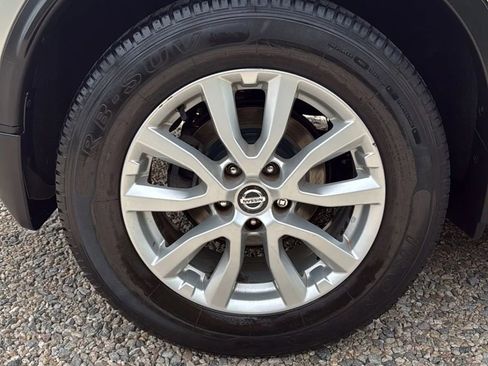 Used 2018 Nissan Rogue SV w/ Sun & Sound Touring Package image 36