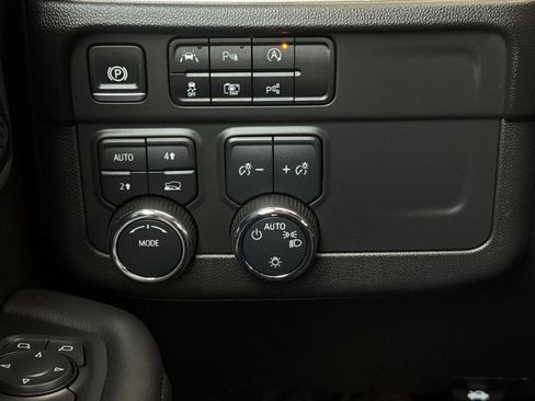 Used 2025 Chevrolet Tahoe LT AWD/4WD image 42