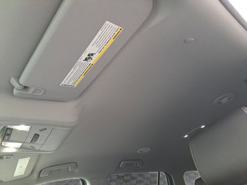 Certified 2022 GMC Acadia SLT w/ Technology Package image 11