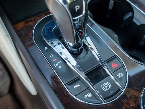 Used 2018 Bentley Bentayga Activity image 22