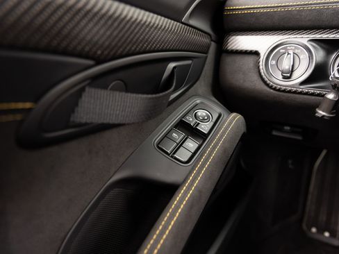 Certified 2025 Porsche 718 Cayman GT4 RS RWD image 21