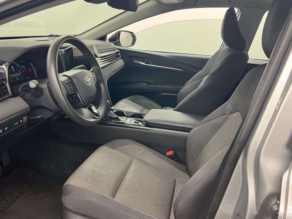 Used 2025 Toyota Camry LE w/ Convenience Package FWD image 8