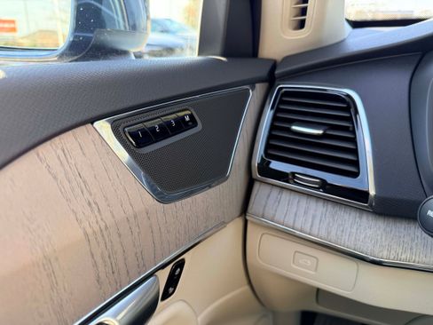 Certified 2025 Volvo XC90 B6 Plus w/ Protection Package image 22