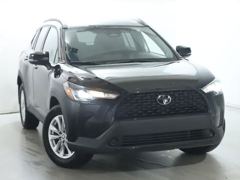 Used 2024 Toyota Corolla Cross LE w/ Moonroof Package AWD/4WD image 2