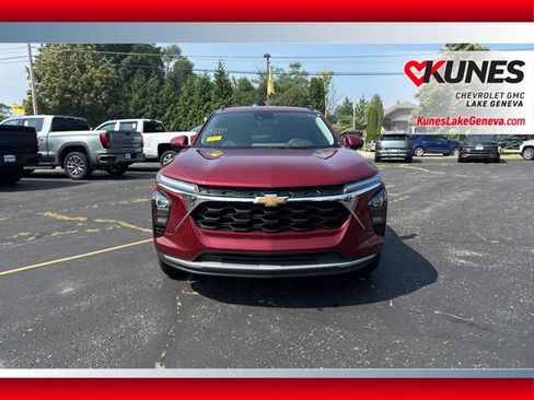 Used 2025 Chevrolet Trax LT w/ LT Convenience Package FWD image 12