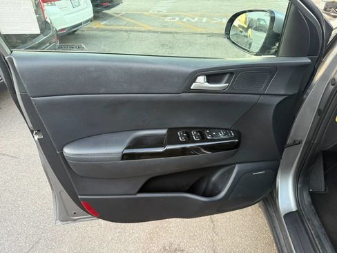 Used 2020 Kia Sportage EX w/ EX Technology Package FWD image 11