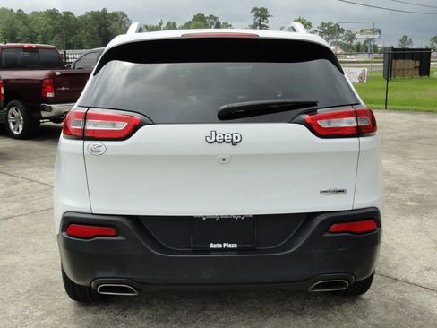 Used 2016 Jeep Cherokee Latitude w/ Comfort/Convenience Group FWD image 4