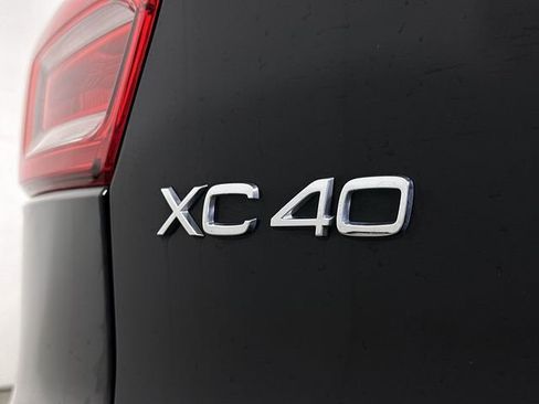 Used 2024 Volvo XC40 B5 Plus AWD/4WD image 32