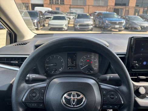 Used 2025 Toyota Corolla LE FWD image 32