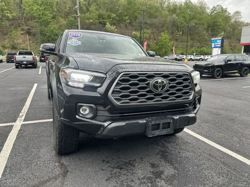 Used 2020 Toyota Tacoma TRD Off-Road AWD/4WD image 12