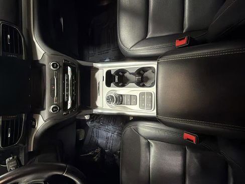 Used 2020 Ford Explorer XLT w/ Equipment Group 202A image 19